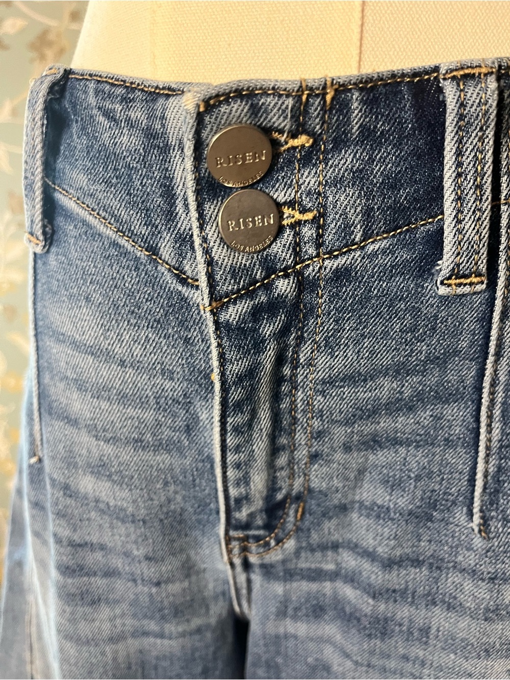 Risen Mid-Rise Ankle Barrel Jeans size 7/28 - Picture 4 of 11